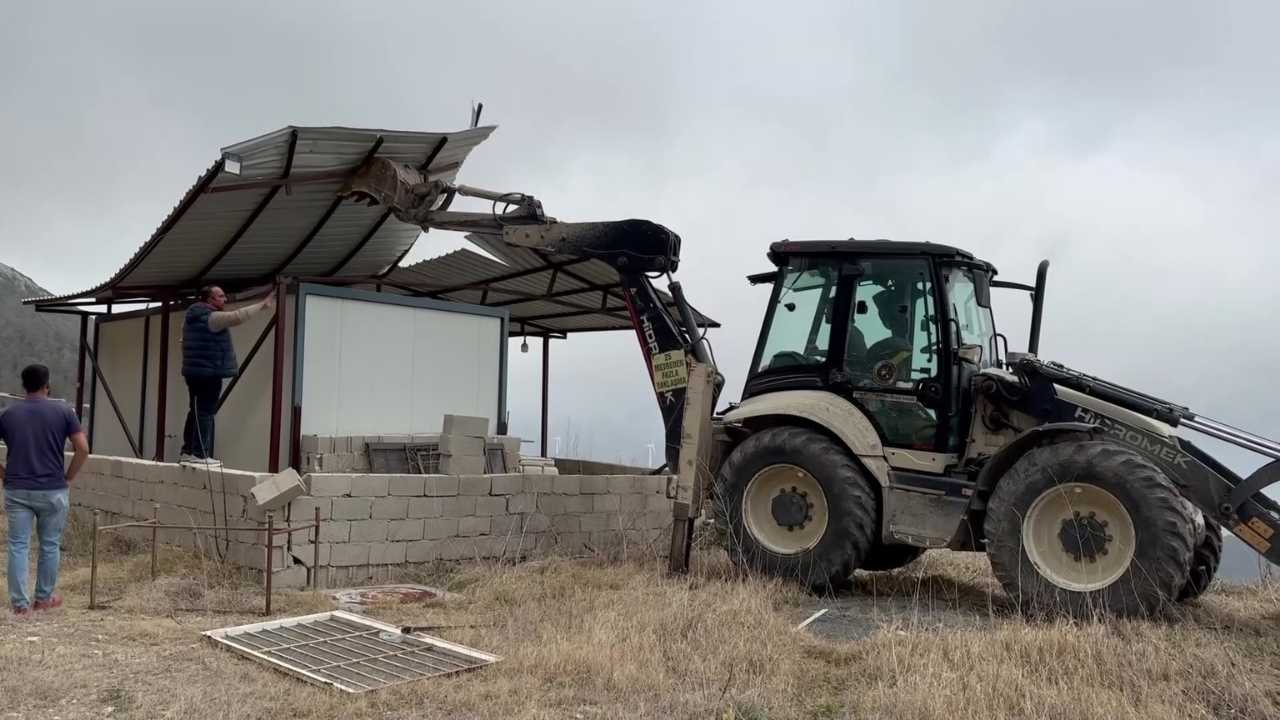 Hatay Yaylalarında Kaçak Yapılar Yıkılıyor 2