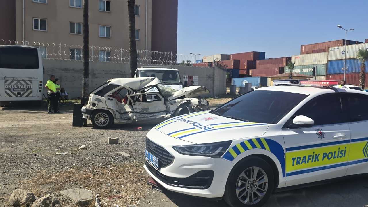 Hatay’da Aracın Hurdaya Döndüğü Kazada 2 Yaralı 2