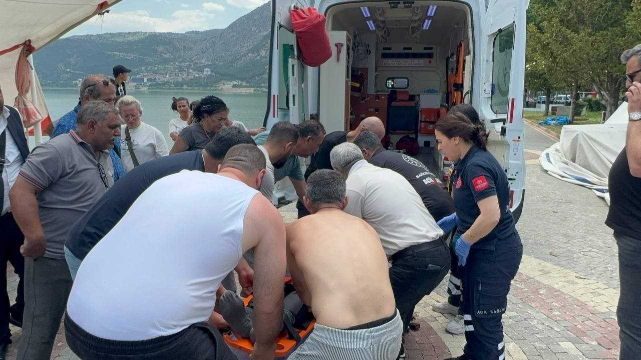 Isparta Eğirdir’de Kayalıklara Düşen Yaşlı Adam Yaralandı 2