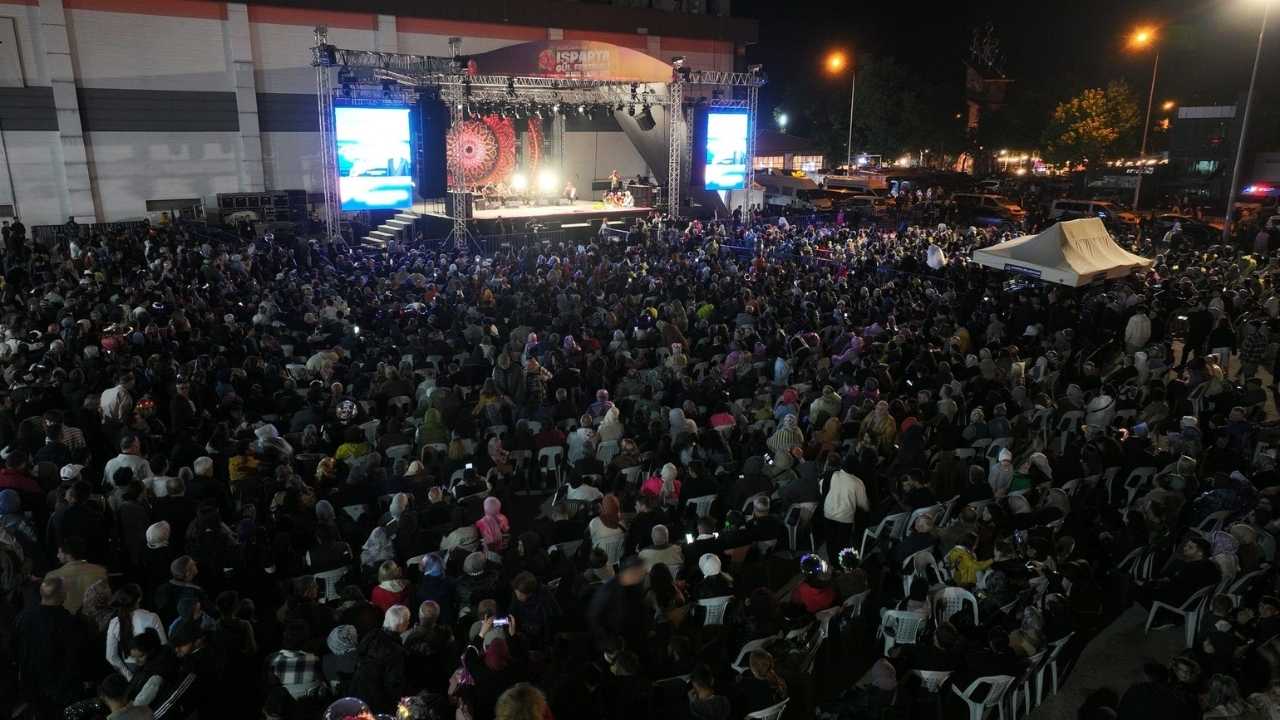 Isparta Gül Festivali Urfa’nın Siyah Gülüyle Taçlandı 2