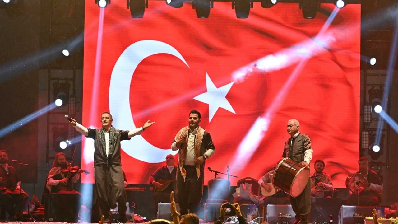 Isparta Gül Festivali Urfa’nın Siyah Gülüyle Taçlandı 3