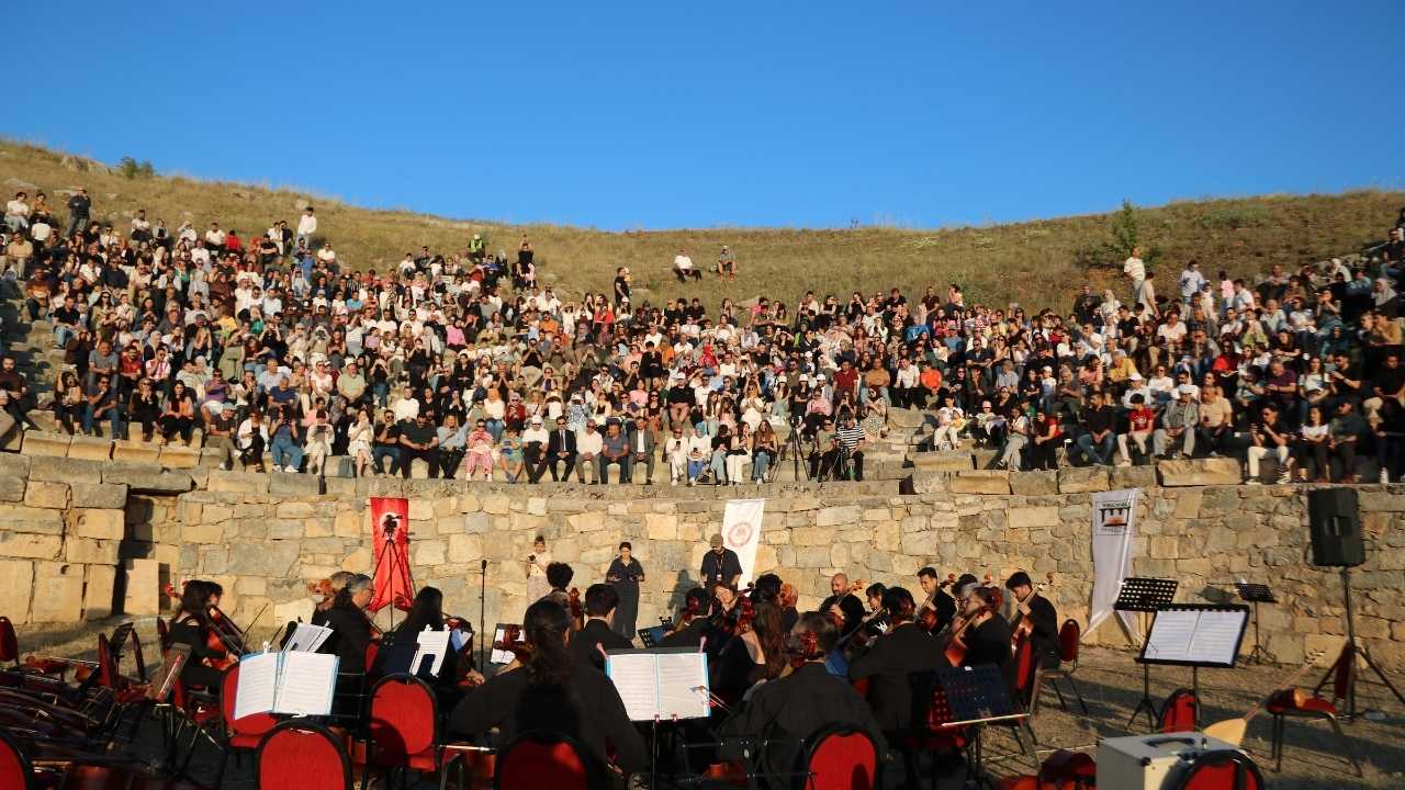 Isparta Pisidia Antiokheia Antik Kenti Sanatla Buluştu! 3