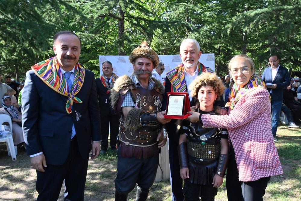 Isparta’da 400 Yıllık Kurban İndirme Geleneği Yaşatılıyor