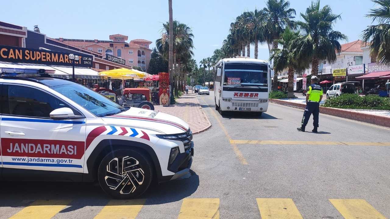 Kemer Antalya Araçlarında Jandarmadan Sivil Denetim! Yolcu Olarak Bindiler 2