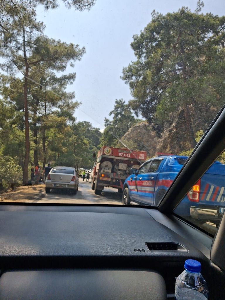 Konyaaltı’nda Halk Otobüsü Yandı! Alevler Ormana Sıçradı 10