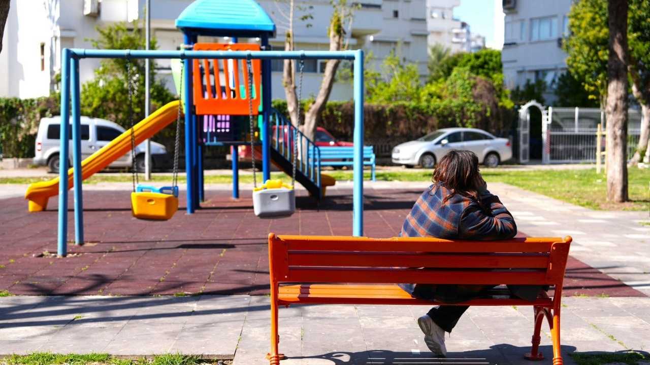 Konyaaltı'ndaki Banklar Artık Rengarenk! Gören Mutlu Oluyor 4