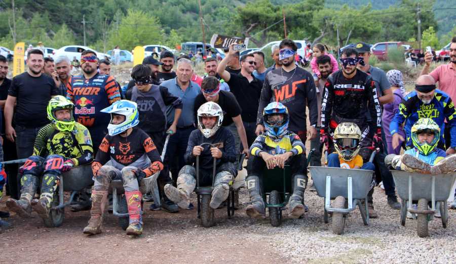 Kumluca’da Nefes Kesen Motokros Ve Eşek Yarışı1