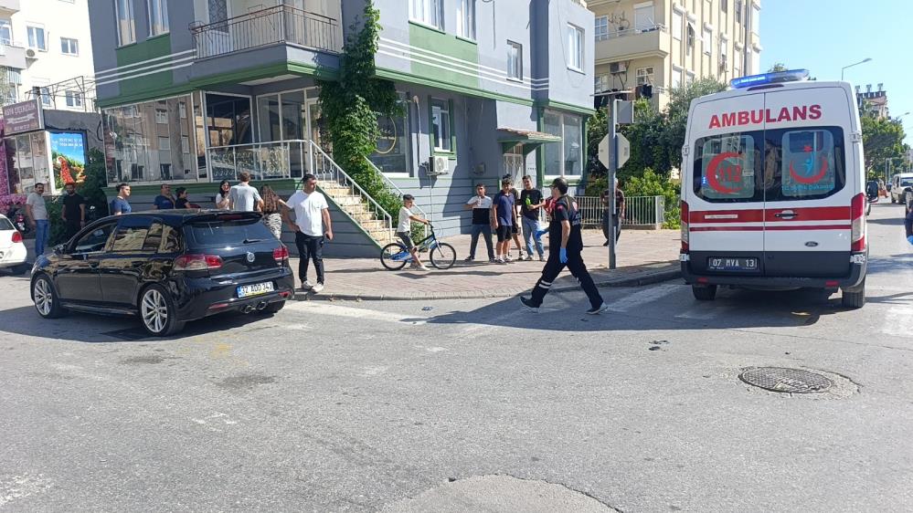 Manavgat'ta Kazada Yaralanan Annesini Küçük Kız Yalnız Bırakmadı