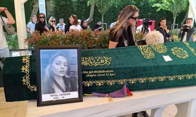 Nihal Candan Gözyaşlarıyla Son Yolculuğuna Uğurlandı121