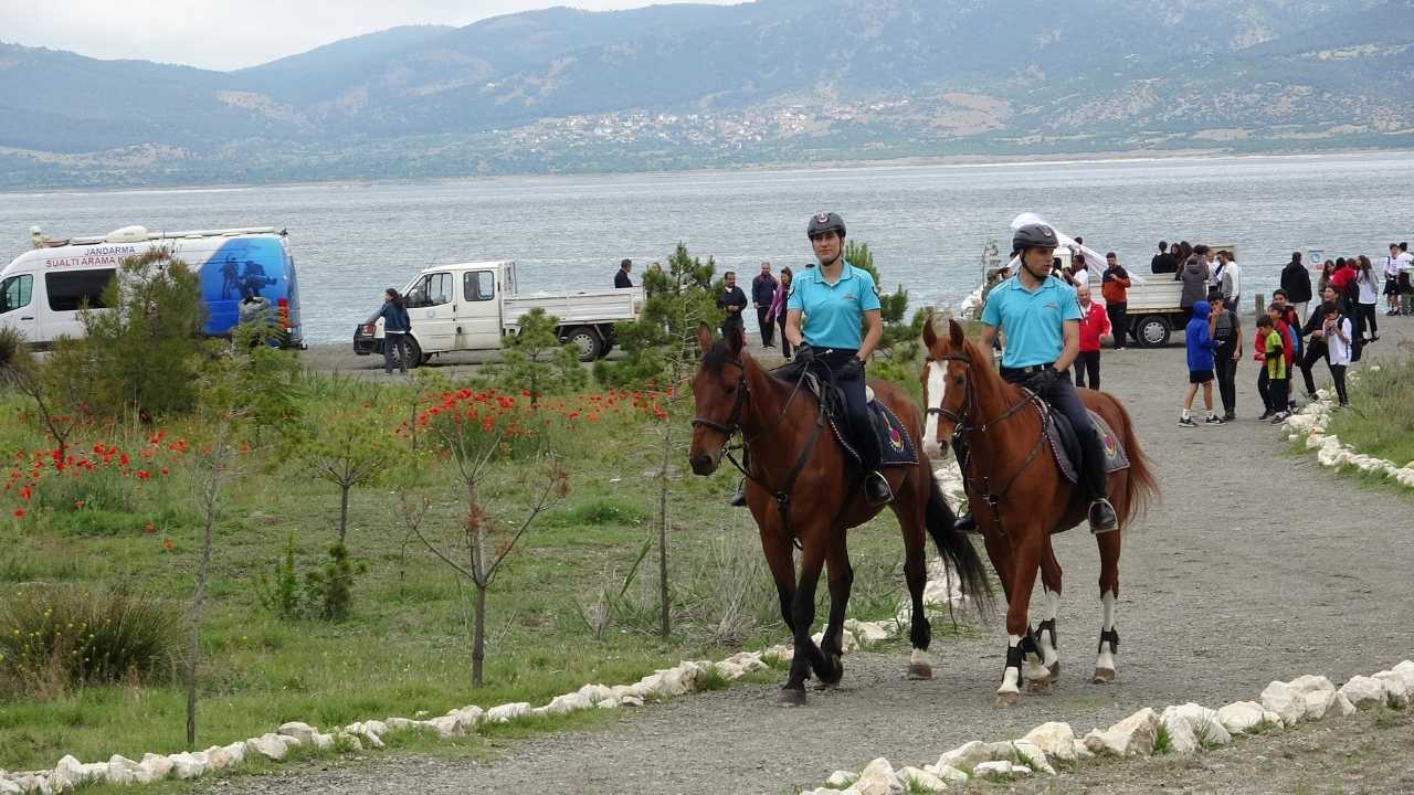 Salda Gölü'nde Yaz Dönemi Bu Güzellik Atlı Jandarmalara Emanet 3