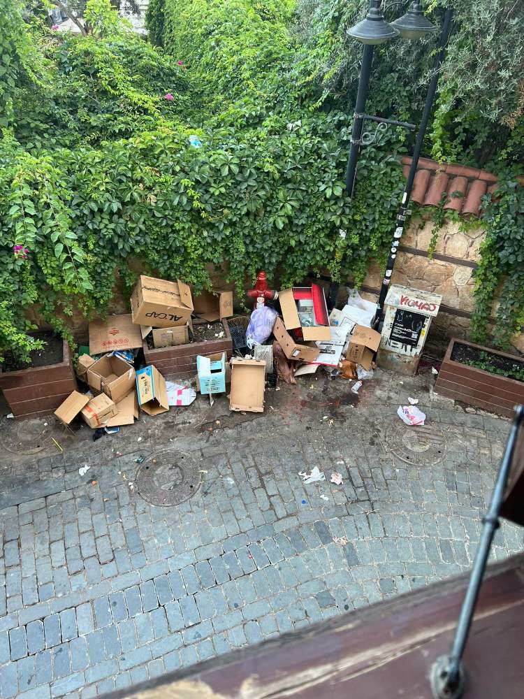 Tarihi Kaleiçi’nde Çöp Yığınları! Vatandaşlar Tepkili