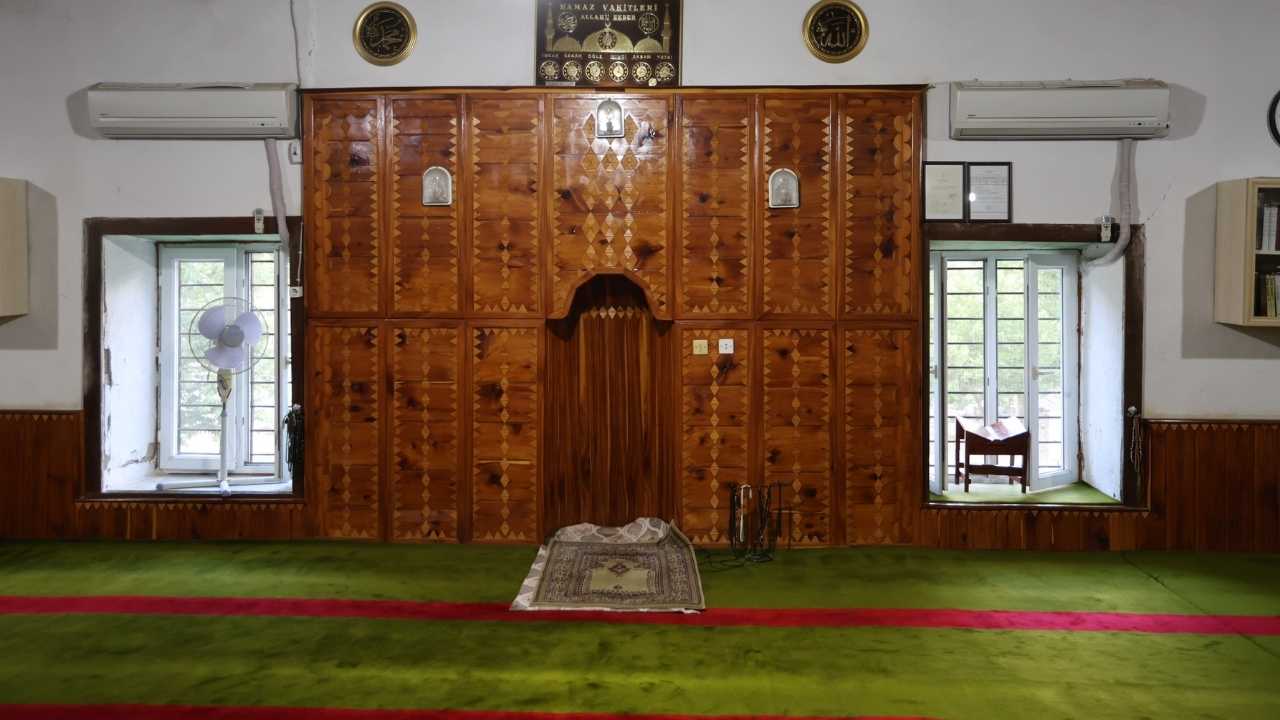 Adana’nın 500 Yıllık Güzpınarı Camii Restore Edilmeyi Bekliyor (6)
