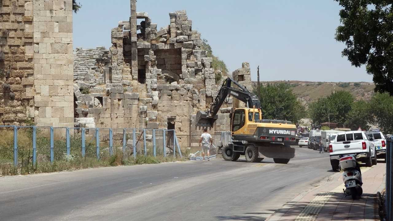 Antalya Aksu'da Yeni Yangın! Alevler Perge Antik Kenti'ne Ulaştı 13