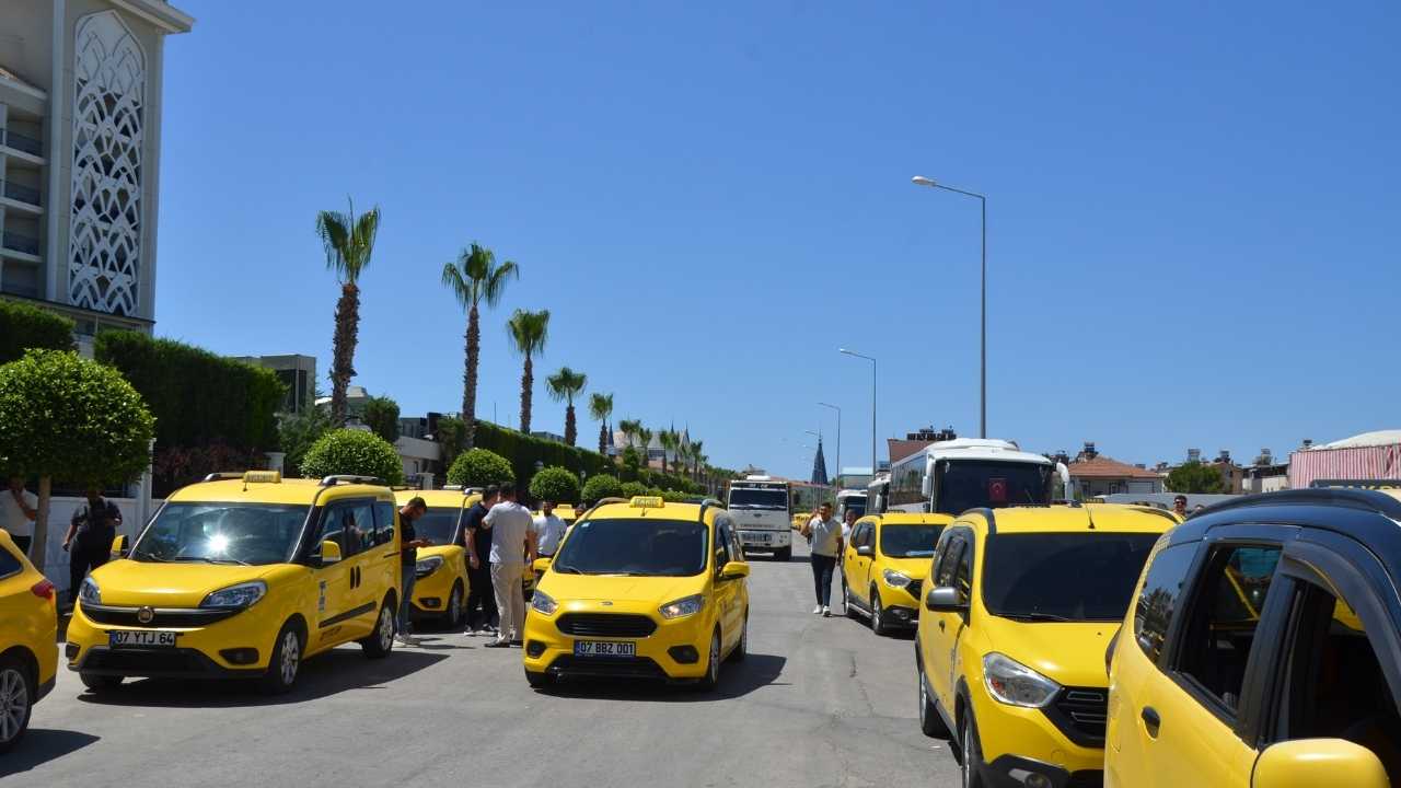 Antalya Belek’te Taksiciler 1 Günlük İş Bıraktı! 180 Taksiciden Protesto 4