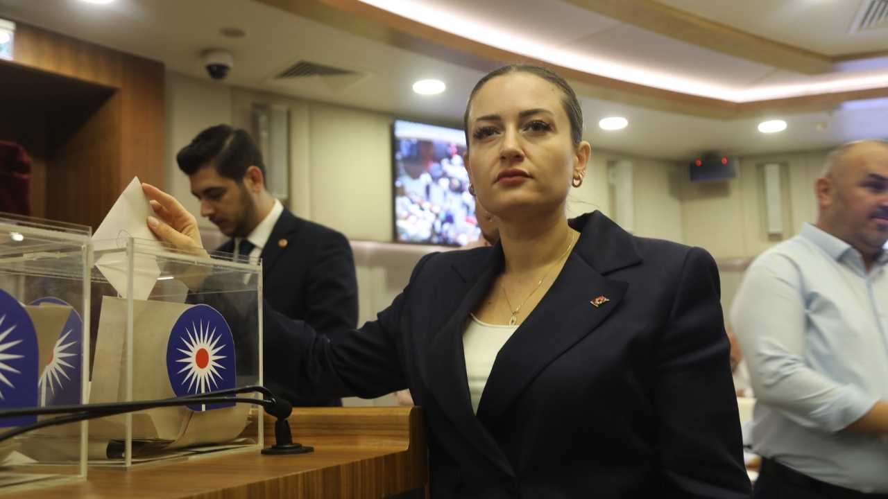 Antalya Büyükşehir Belediye Başkan Vekili Büşra Özdemir Kimdir 2