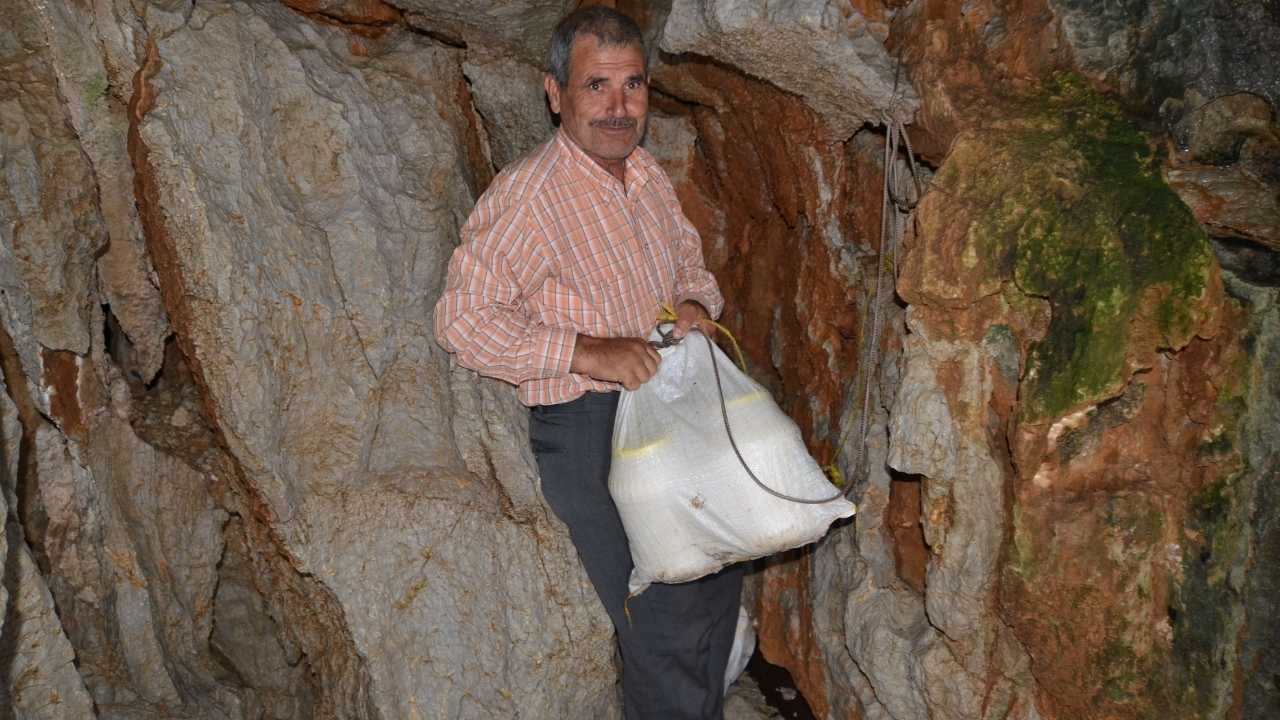 Antalya Yaylalarında Yörükler Gıdalarını Obrukta Saklıyor 3