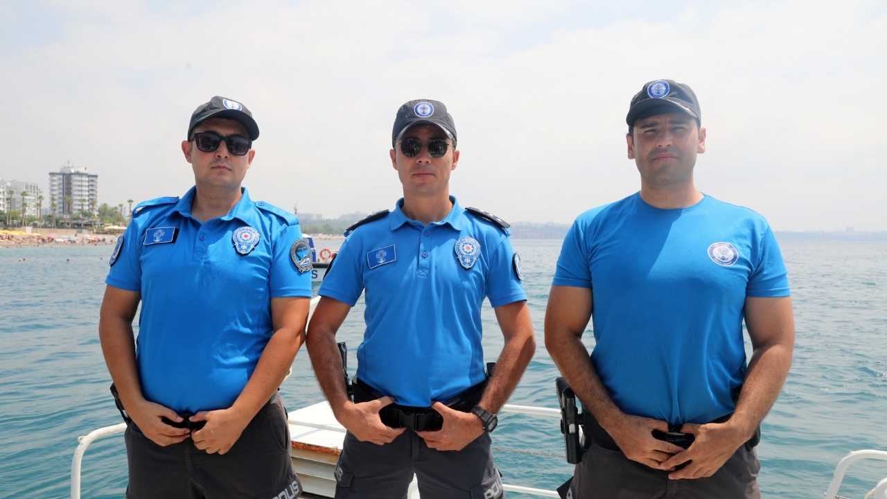 Antalya'da Deniz Polisi Hayat Kurtarıyor 3 Dakikada Müdahale! (2)