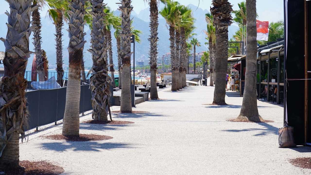 Antalya'da Hafta Sonu Klasiği! Sıcaktan Bunalan Konyaaltı'na Koştu 5