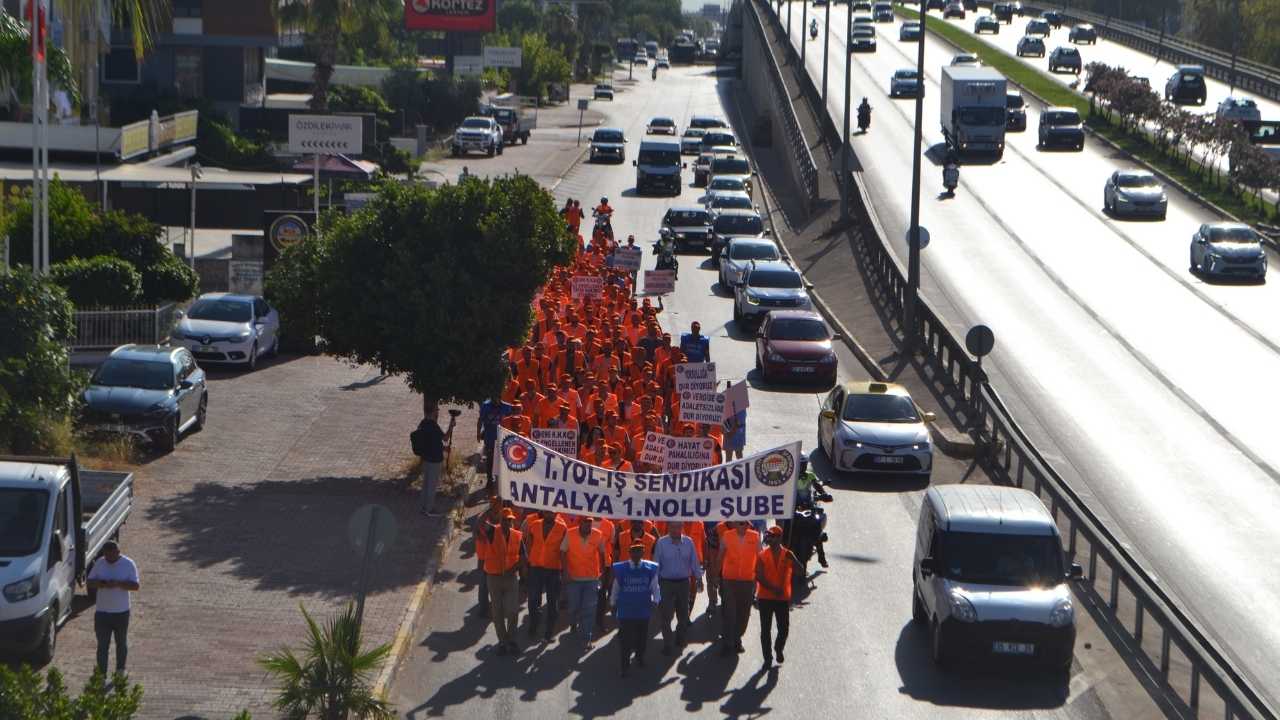 Antalya’da İş Bırakan Emekçiler Zam Taleplerini Yineledi4