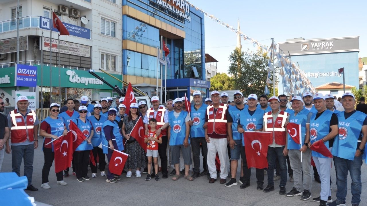 Antalya’da Kamu Emekçileri Akp Binası Önünde ‘Geçinemiyoruz’ Dedi 3