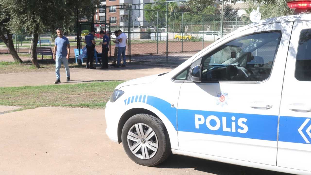 Antalya’da Parktaki Bankta Cansız Bedeni Bulundu 3