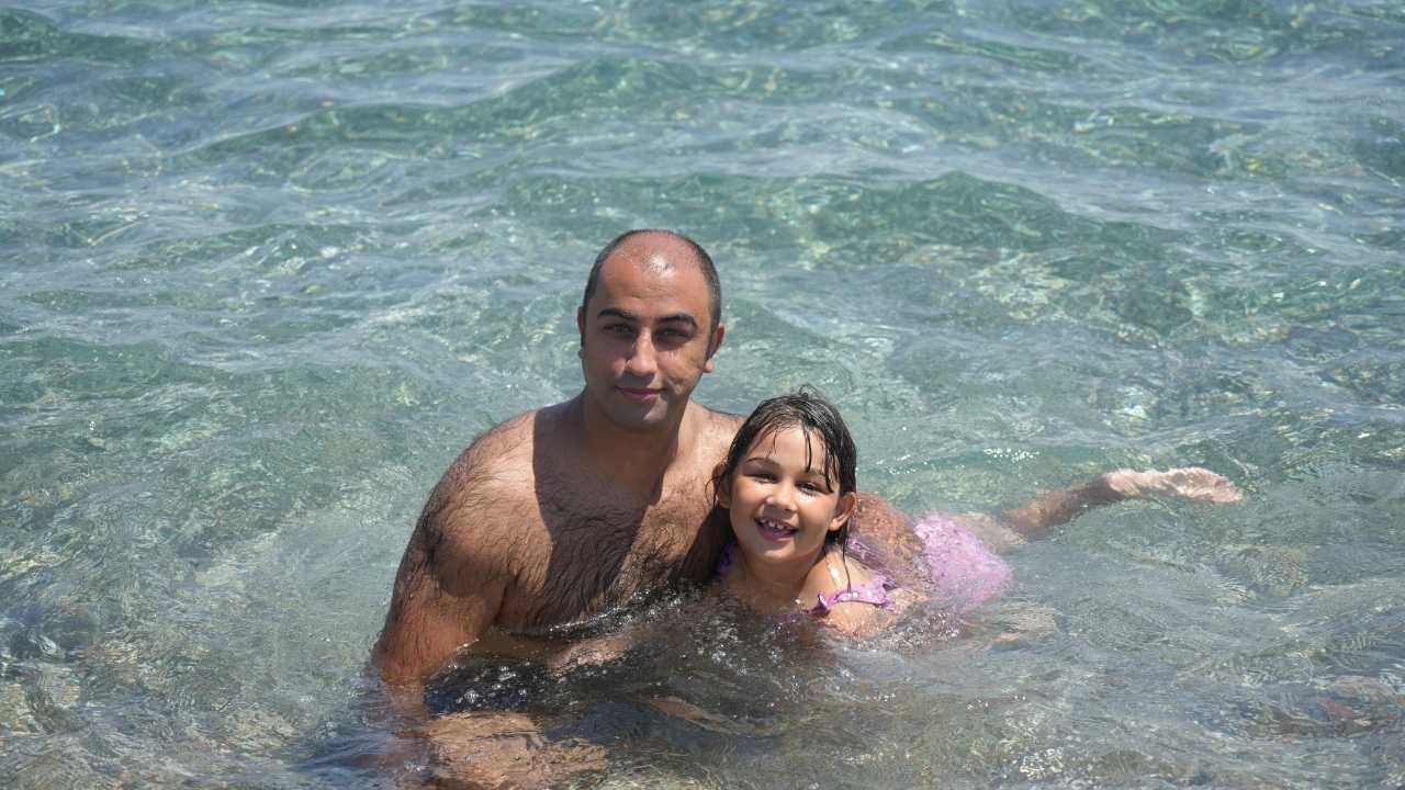 Antalya’da Sıcak Havalardan Kaçan Sahile Koşuyor 4