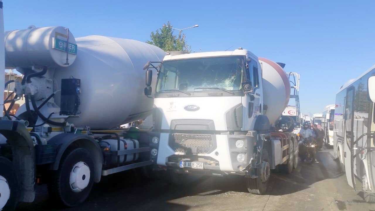 Antalya'da Zincirleme Kazada Can Pazarı3