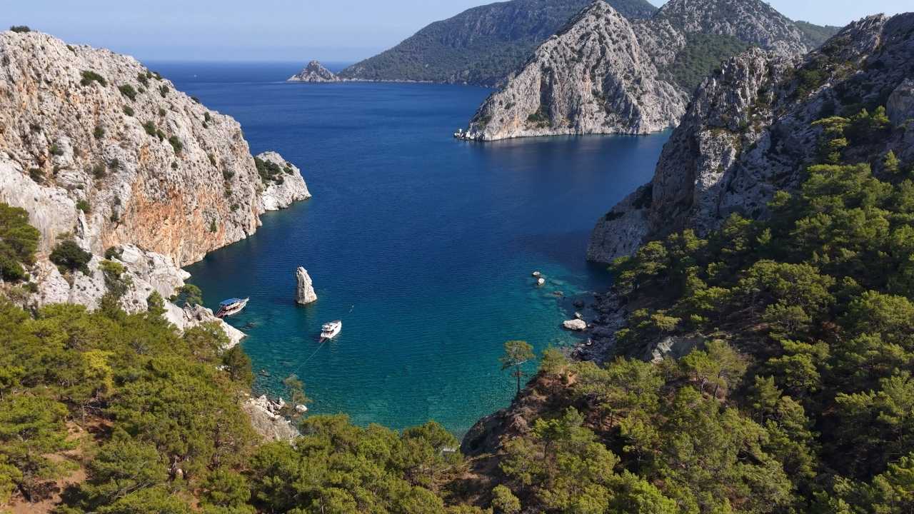 Antalya’nın Karadan Ulaşılamayan Saklı Koyları Büyülüyor 3