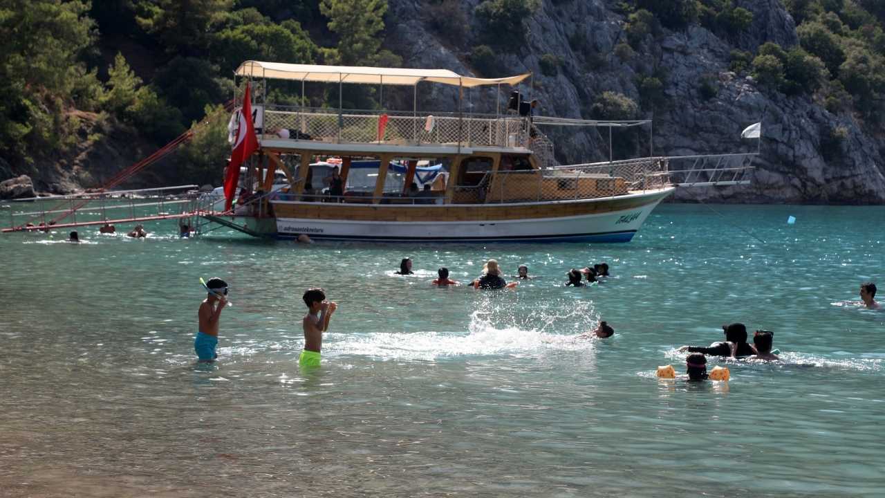 Antalya’nın Karadan Ulaşılamayan Saklı Koyları Büyülüyor 4