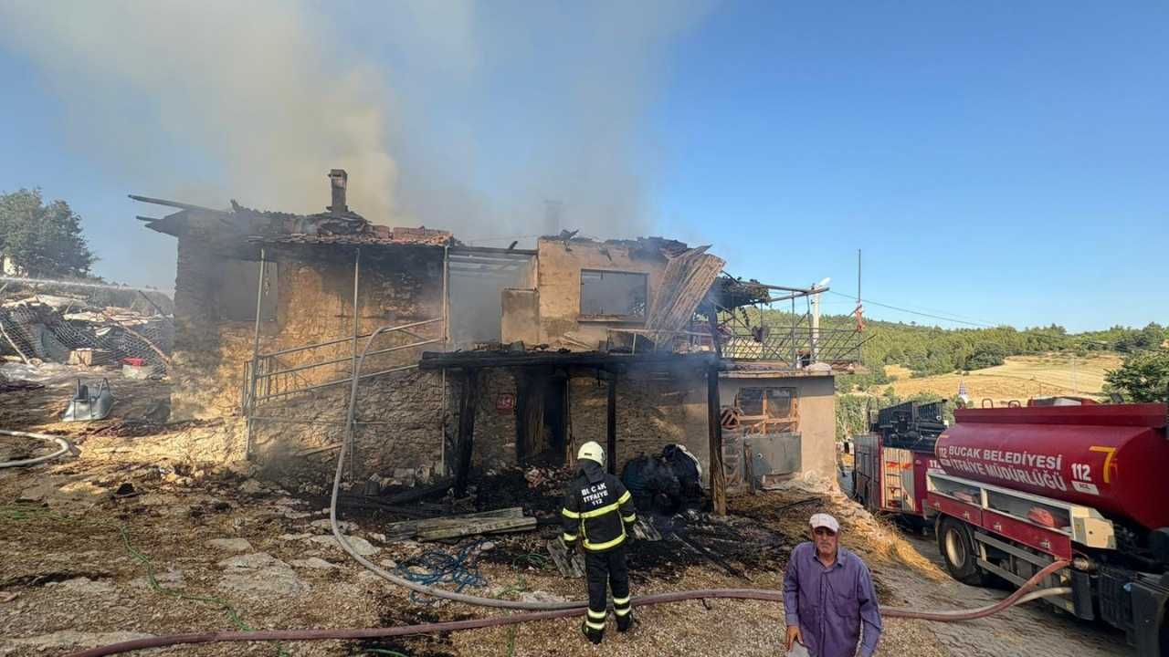 Burdur Belören'de Yaşlı Çiftin Evi Alev Alev Yandı! 2