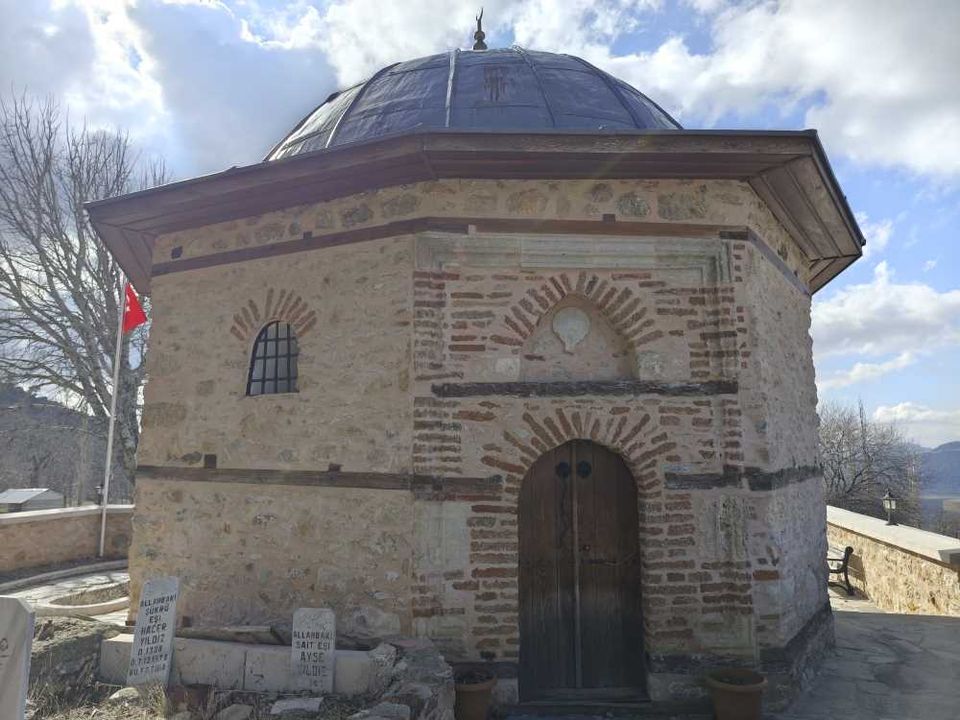 Burdur Yeşilova’daki Veli Dede Türbesi'nin Koruma Alanı Değişti 2