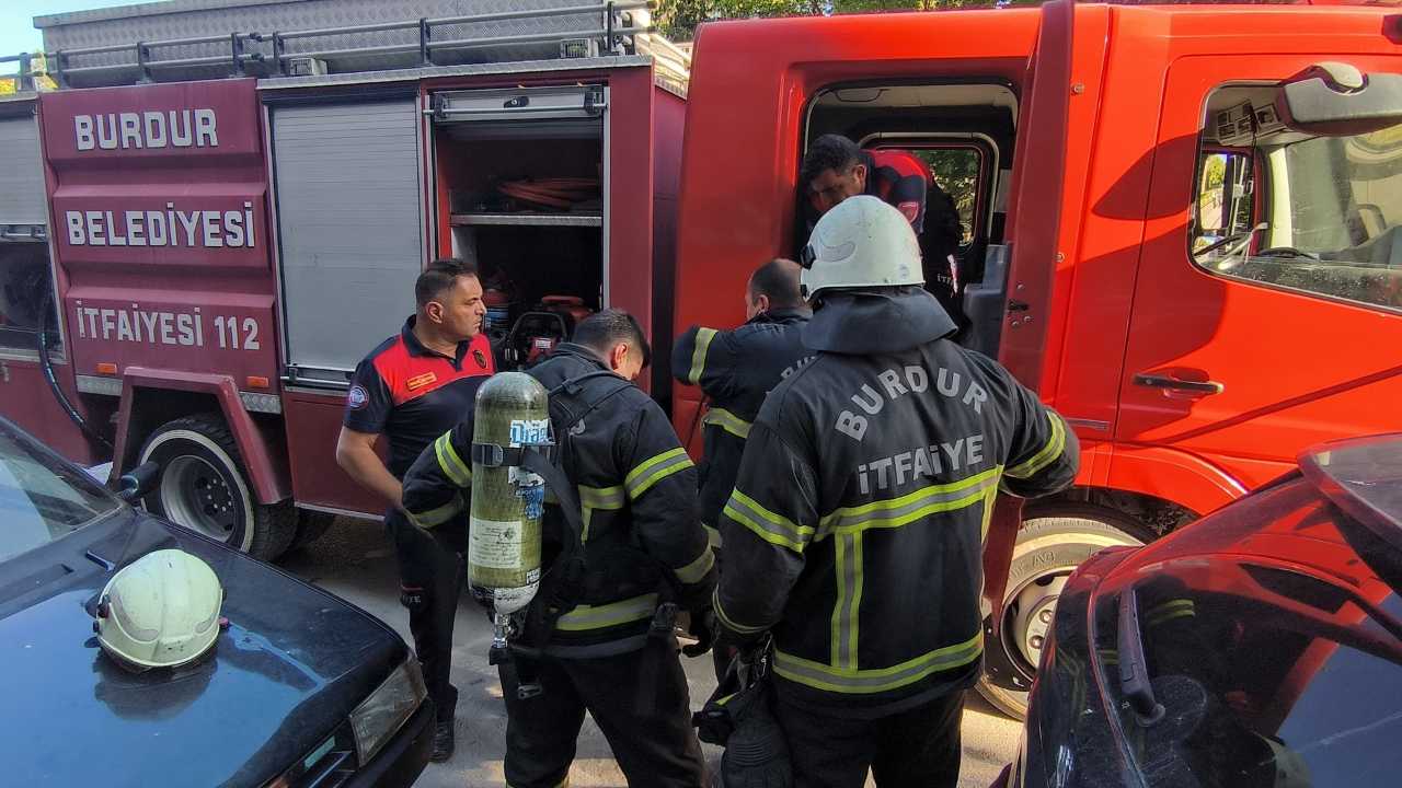 Burdur’da 4 Katlı İş Merkezinde Korkutan Yangın2