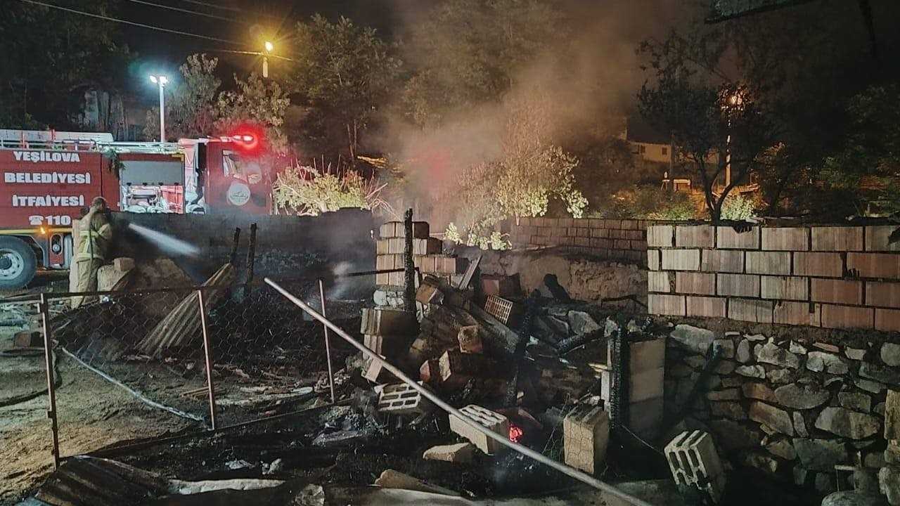 Burdur’da Ağıl Yangınında 10 Küçükbaş Yanarak Can Verdi 3