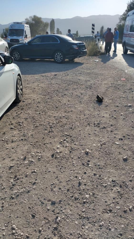 Burdur’da Lüks Otomobile Çarpan Motosikletli Ağır Yaralandı12