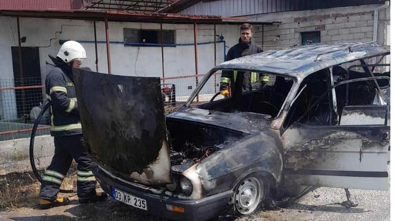 Burdur’da Seyir Halindeki Otomobil Alev Alev Yandı! (1)-1