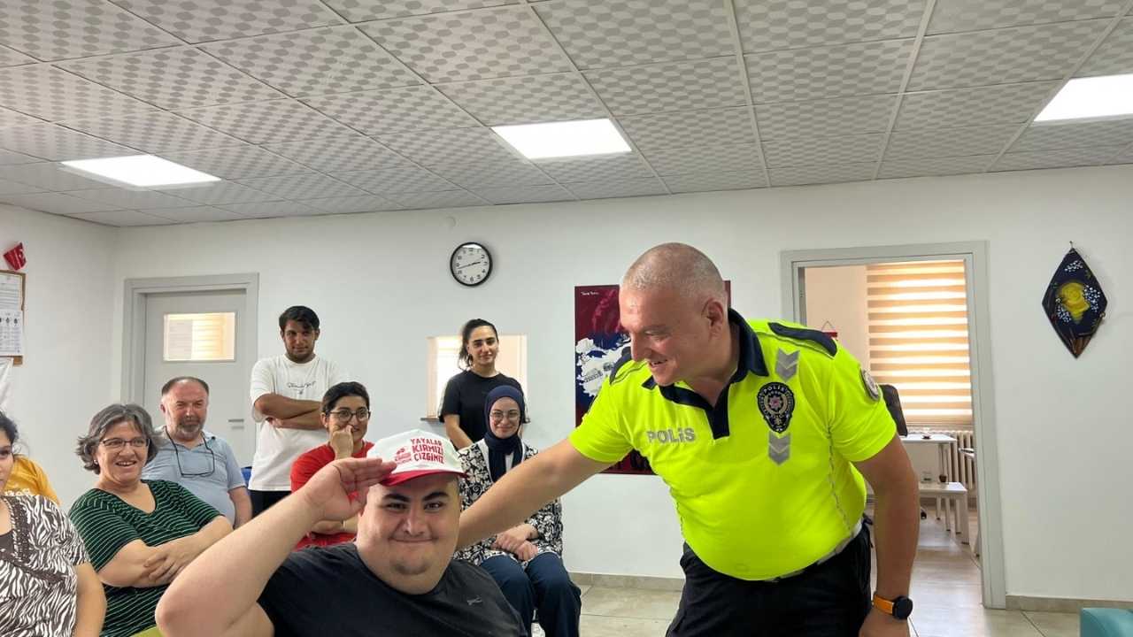 Emniyet Müdürlüğü'nden Özel Çocuklara Trafik Bilinci Eğitimi (4)
