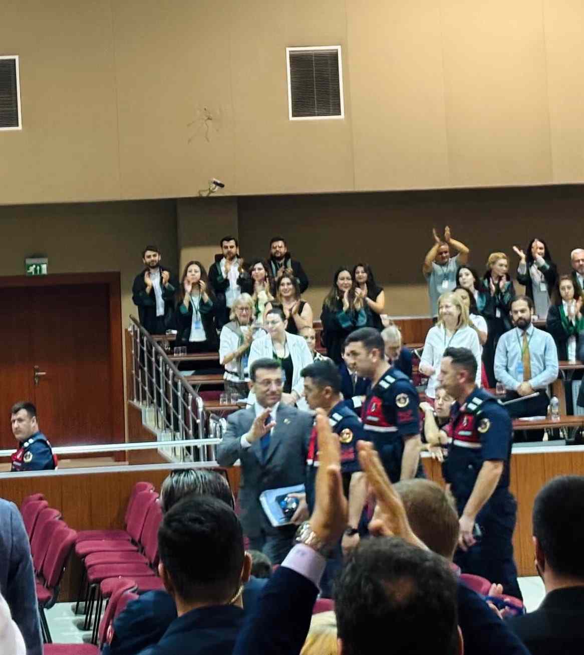 Akın Gürlek Davası 'Cumhurbaşkanı İmamoğlu' Sloganlarıyla Görüldü 2