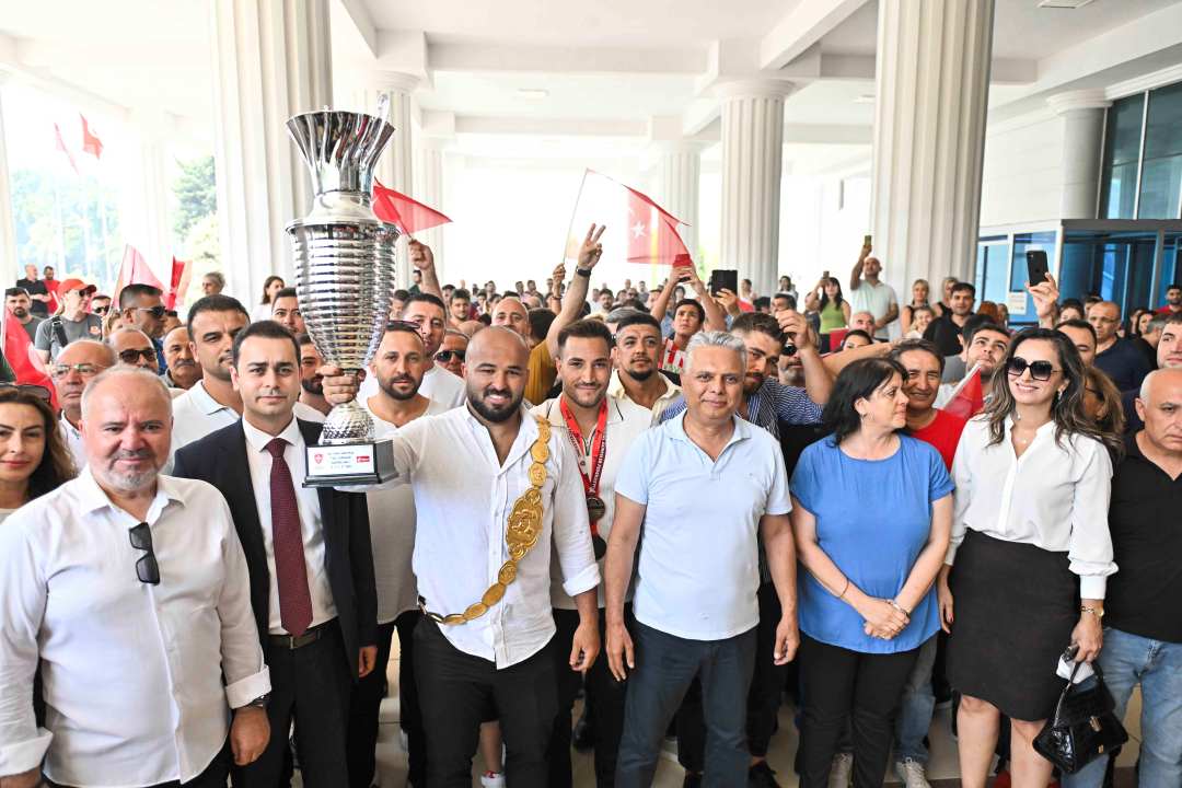 Altın Kemerle Dönen Orhan Okulu Antalya’da Coşkuyla Karşılandı 2