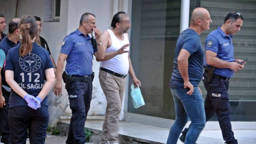 Antalya’da Çatıda Köşe Köşe Gezdi Ekipleri Bezdirdi 1