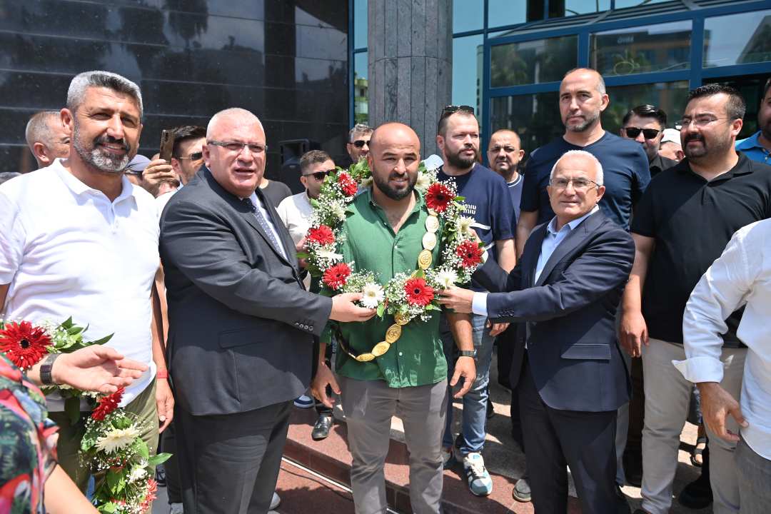 Kumluca’da Kırkpınar Pehlivanlarına Coşkulu Karşılama 2