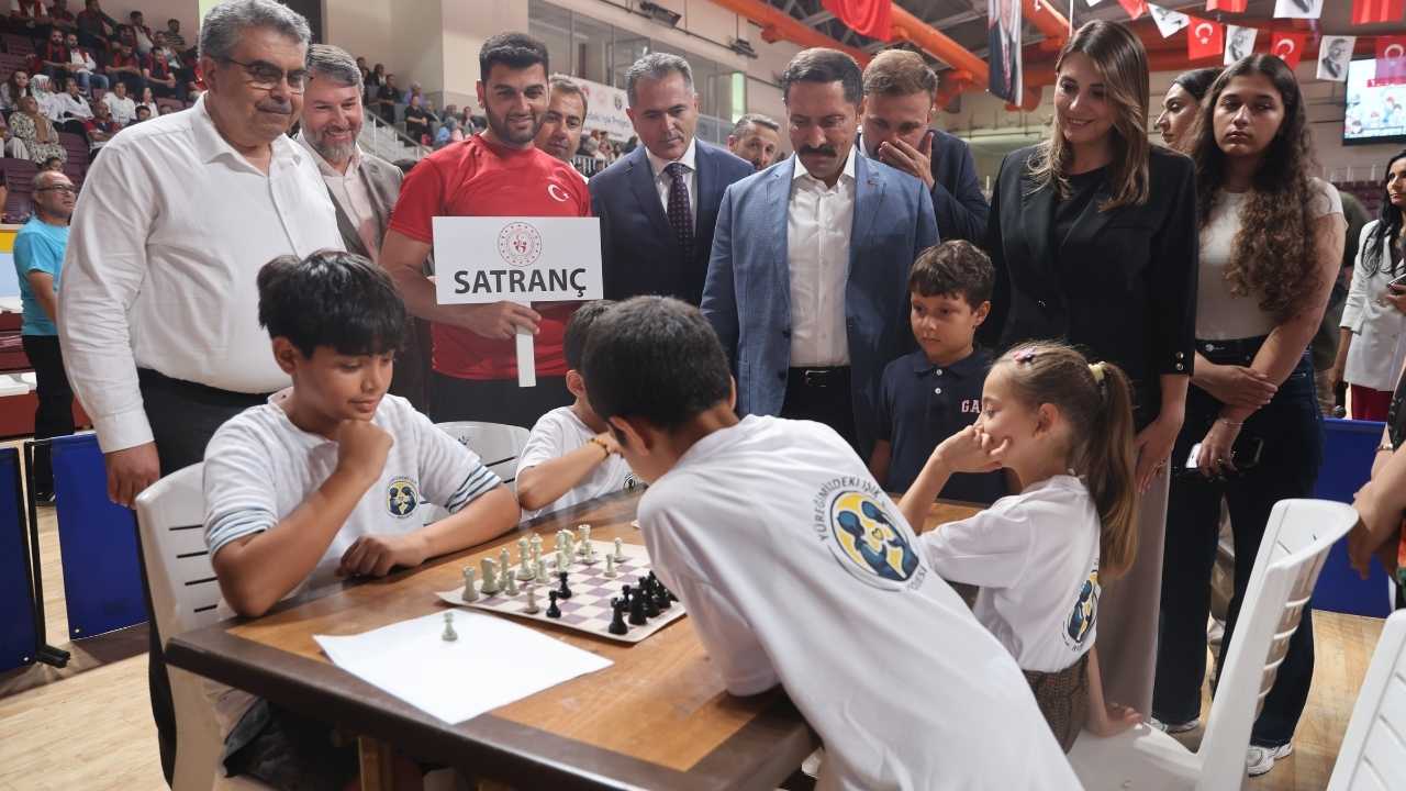 Hatay Da Depremzede Çocuklara Umut