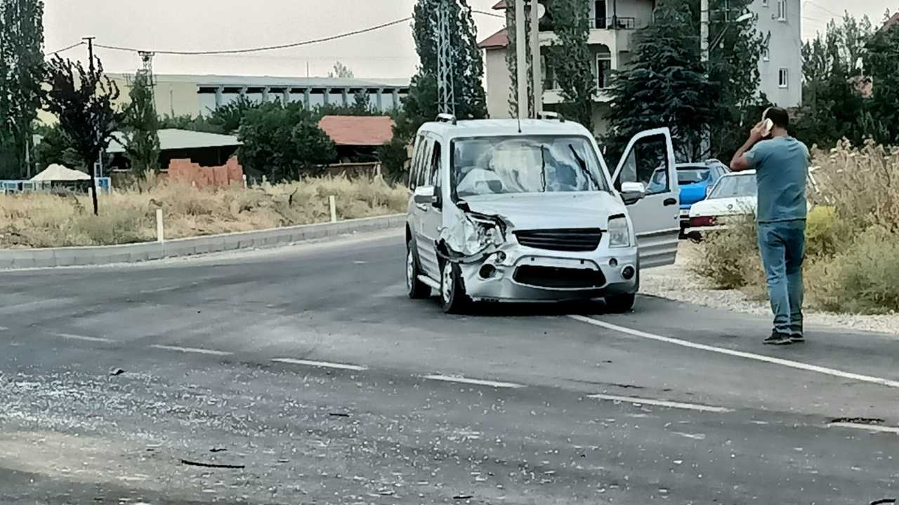 Isparta Şarkikaraağaç’ta Korkutan Kavşak Kazası2