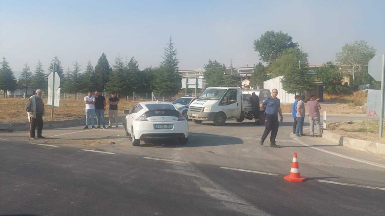 Isparta Şarkikaraağaç’ta Korkutan Kavşak Kazası22