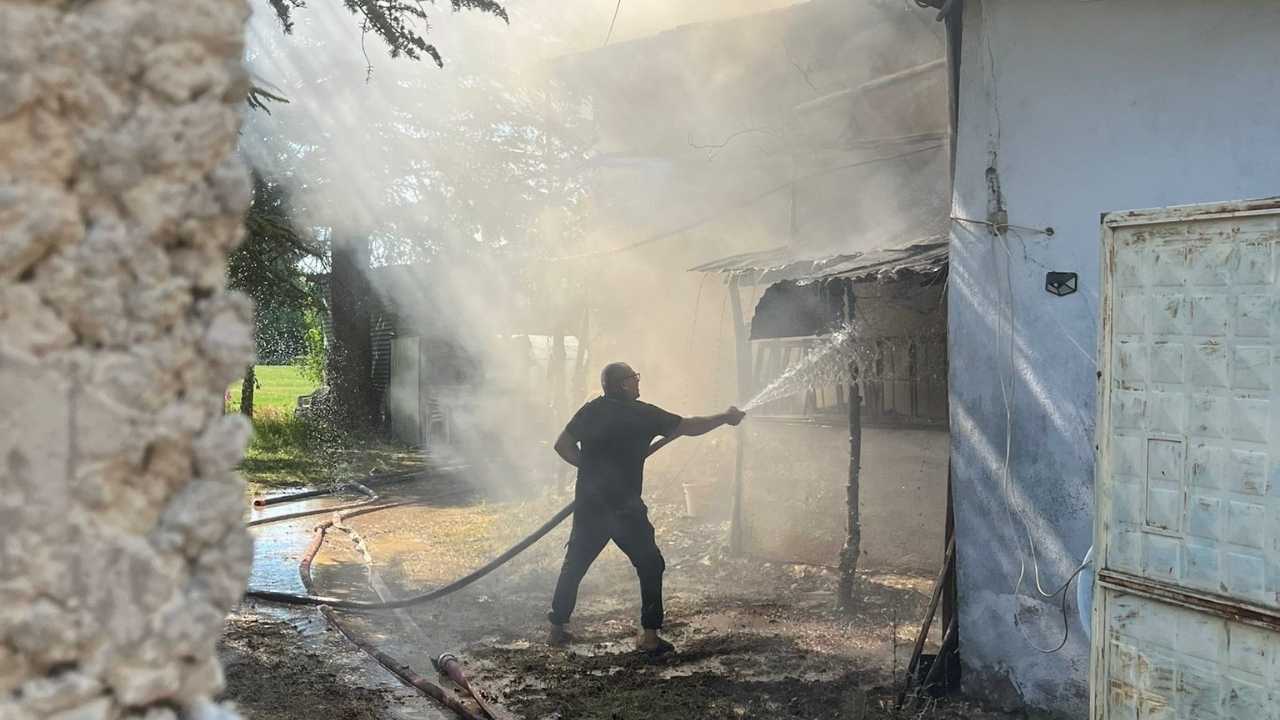 Isparta’da Evinin Önünde Ot Yaktı, Kendi Malını Küle Çevirdi