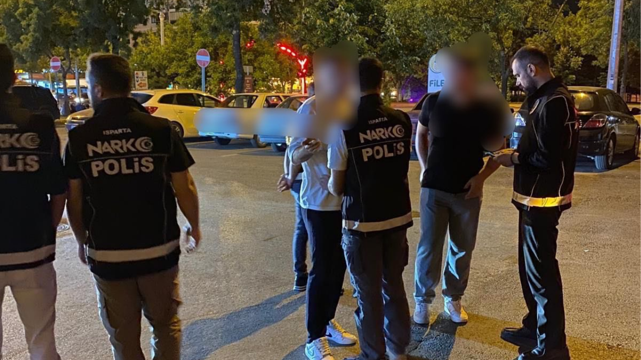 Isparta’da Gece Denetimi 221 Kişi Sorgulandı (1)