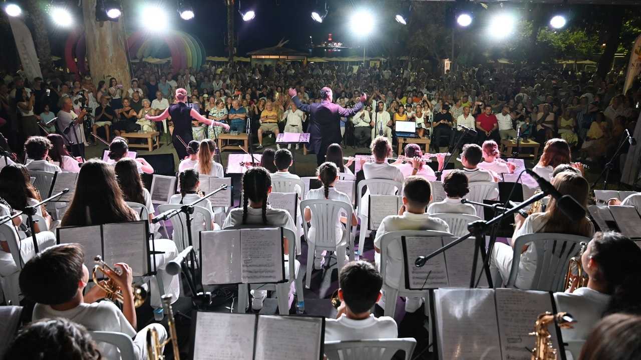 Kemer’de Notalar Sokaktaki Can Dostlar İçin Yükseldi 3