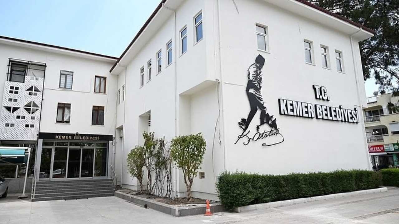 Kemer’in Eski Başkanı Belediyeye Operasyon İstedi2