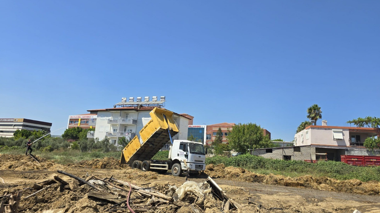 Manavgat’ta Samanlık Alev Alev Yandı (2)