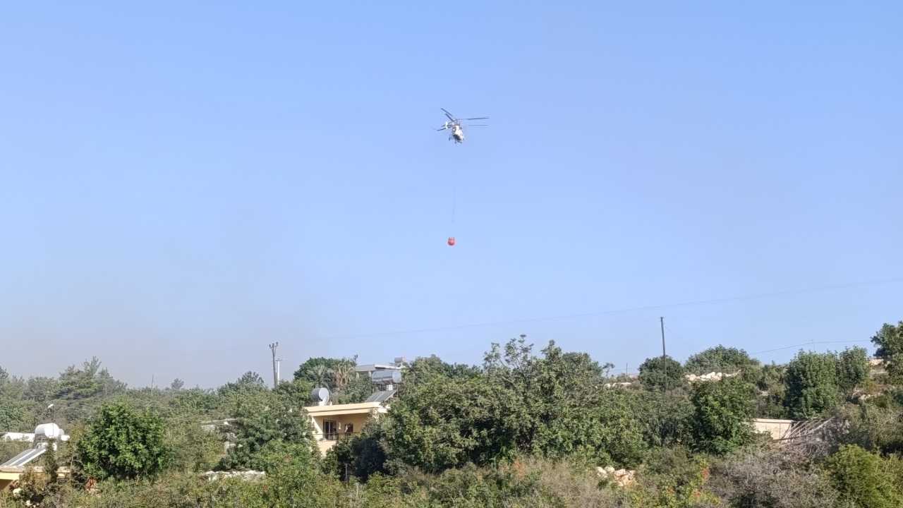 Mersin Silifke'de Mahalleye Dayanan Yangına Yoğun Müdahale2