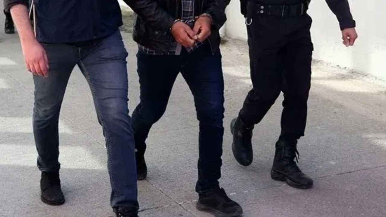 Mersin'de 3 Tutuklama! 6 Kilo Esrr Ele Geçirildi (1)-1